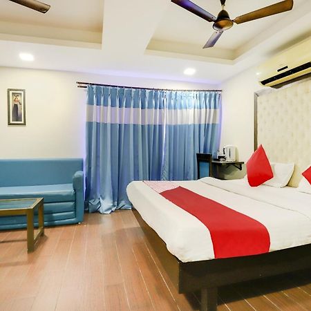 โอโย 74335 โฮเทล ทศ Hotel วาโดดารา ภายนอก รูปภาพ