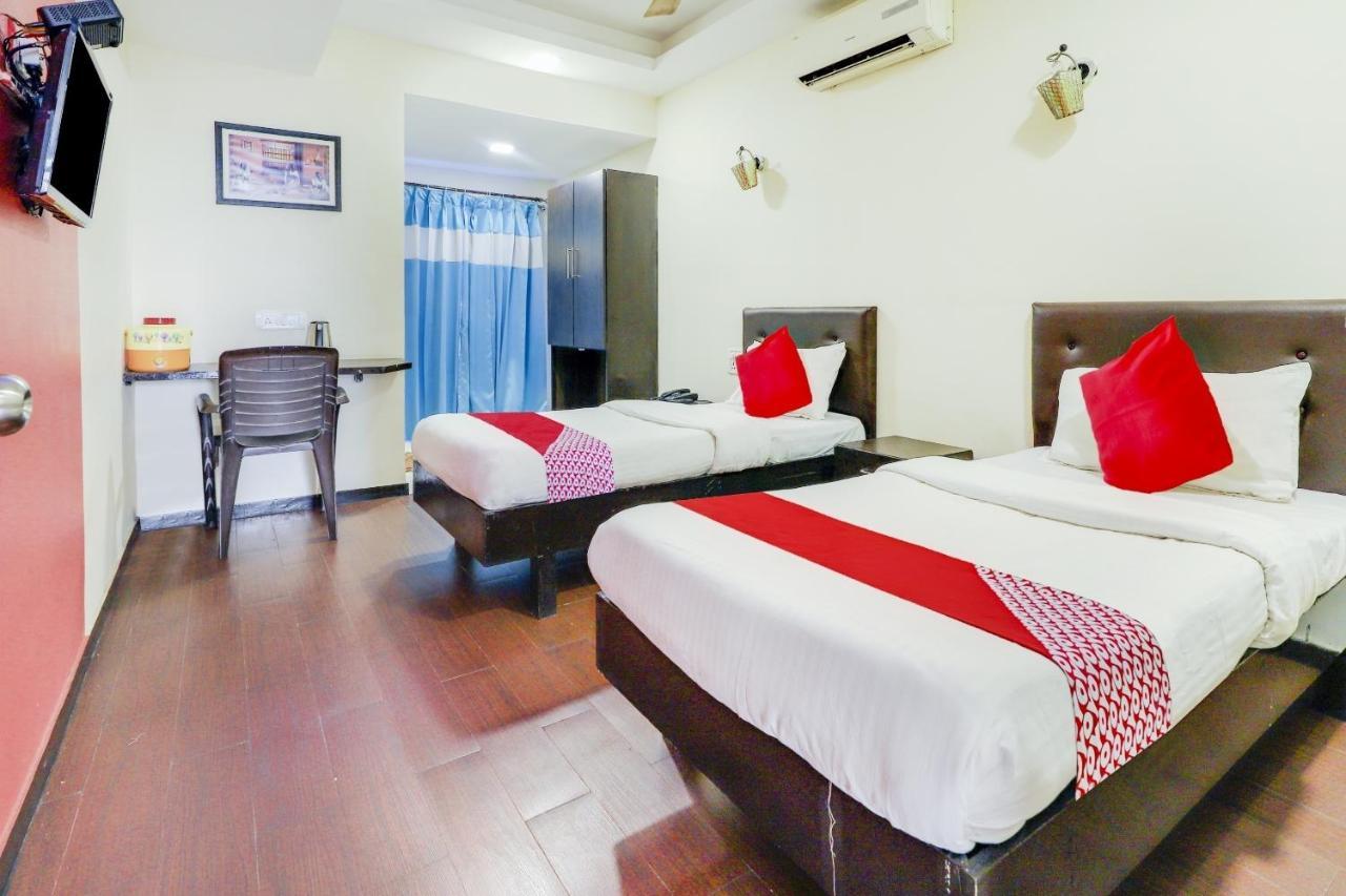 โอโย 74335 โฮเทล ทศ Hotel วาโดดารา ภายนอก รูปภาพ